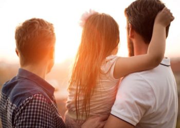 Για μια ισότητα όλων απέναντι στο γάμο και την υιοθεσία